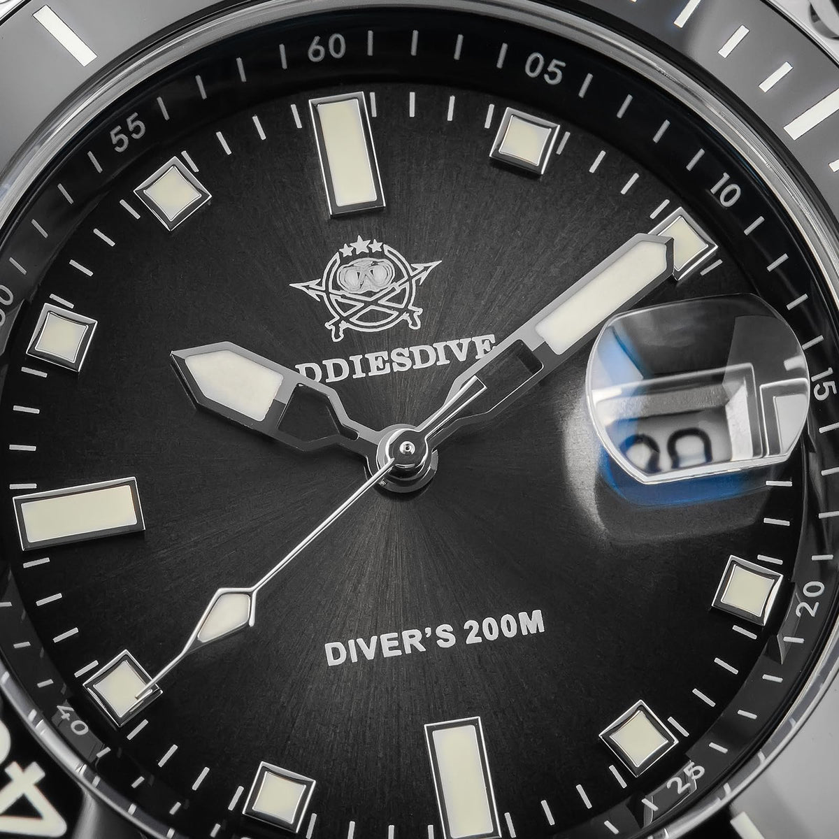 41 MM Mens Dive Watch Quartz Movement 200 M Waterproof Luminous Analog Gradient Dial K3460