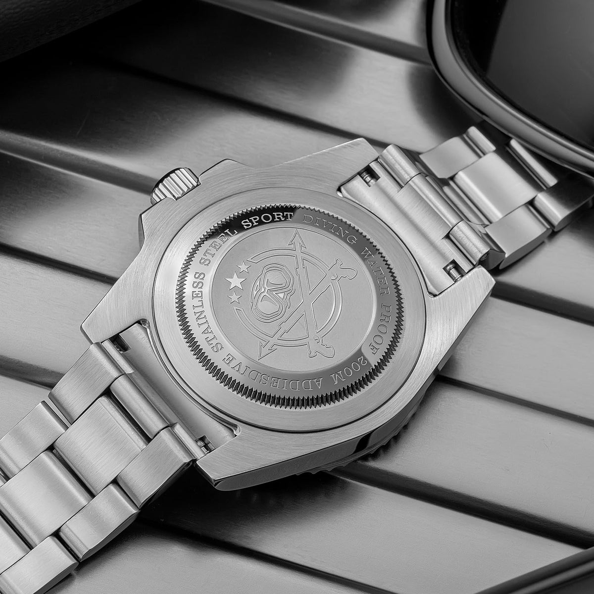41 MM Mens Dive Watch Quartz Movement 200 M Waterproof Luminous Analog Gradient Dial K3460